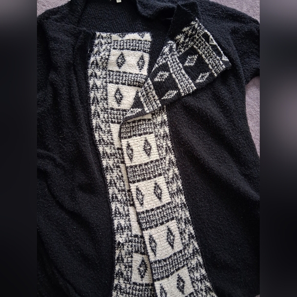 Mudd Y2K Bouclé Contrast Print Draped Front Waterfall Cardigan - Picture 5 of 9